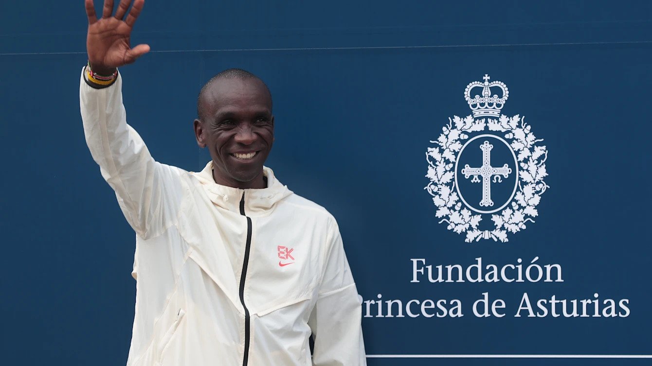 “Vua marathon” Eliud Kipchoge chính thức lên tiếng về kỷ lục thế giới của Kelvin Kiptum