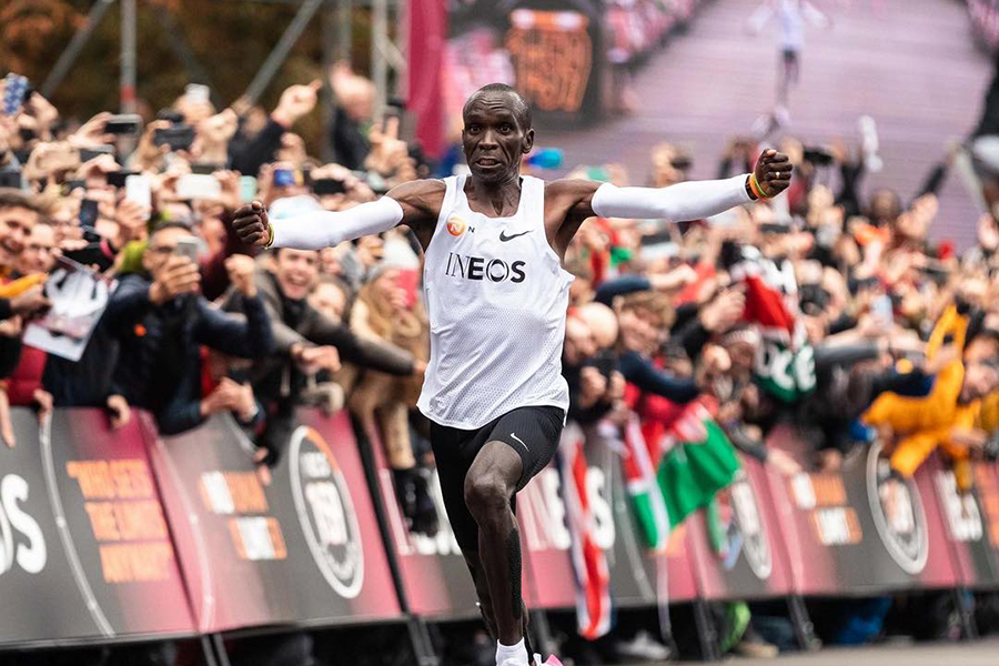 Gi&agrave;nh v&ocirc; số danh hiệu, ph&aacute; nhiều kỷ lục, tại sao b&acirc;y giờ Eliud Kipchoge mới dự Boston Marathon?