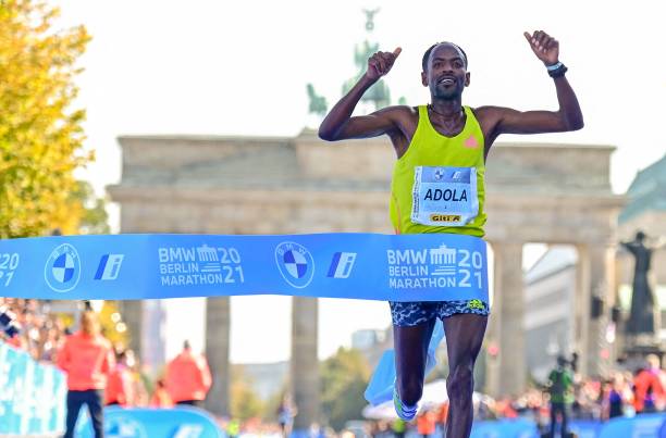 Ch&agrave;ng trai &ldquo;c&ograve; hương&rdquo; v&ocirc; địch, Berlin Marathon 2021 kh&ocirc;ng c&oacute; kỷ lục thế giới