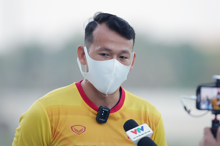 Tấn Trường: Văn Lâm sang UAE, cũng chưa chắc bắt chính
