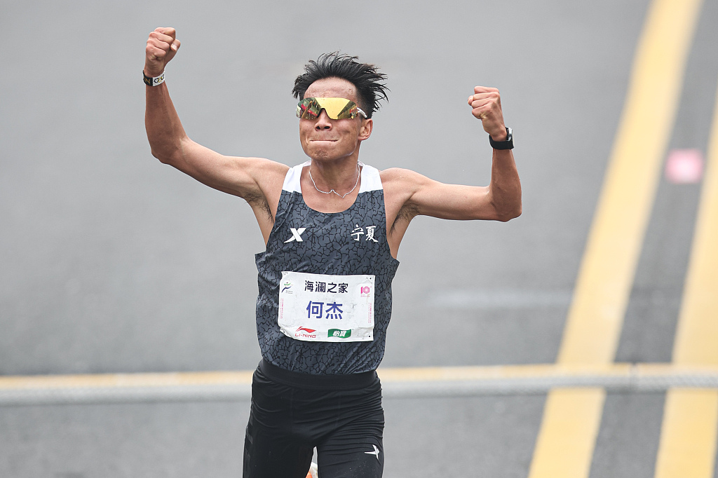 Nhà vô địch Asiad 19 lập kỷ lục quốc gia chạy marathon cho Trung Quốc