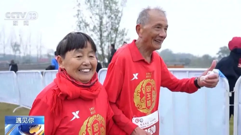 Cặp vợ chồng tổng 163 tuổi chạy hơn 100 giải marathon