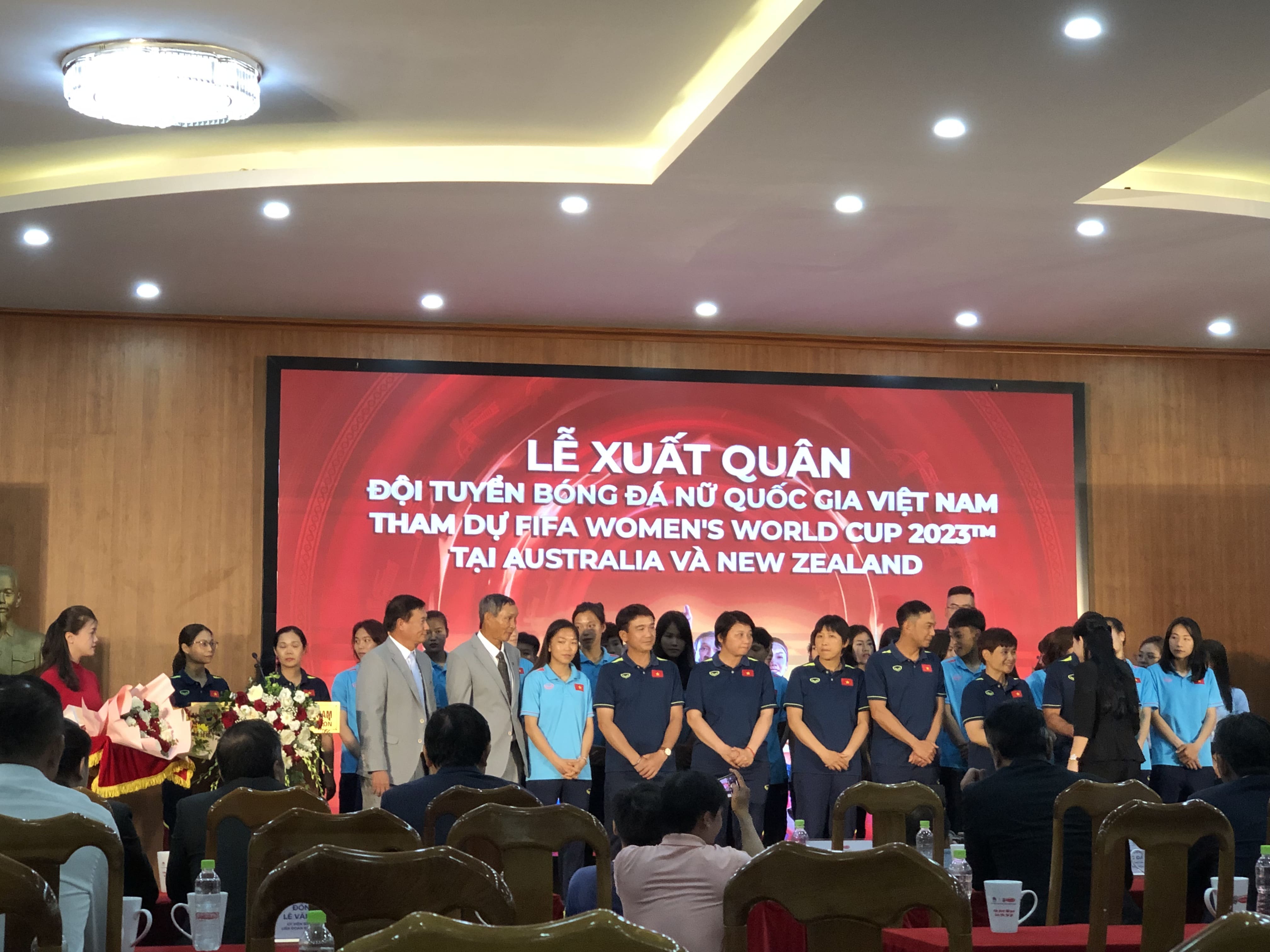 Huỳnh Như nghẹn ngào xúc động ở lễ xuất quân dự World Cup 2023 của tuyển nữ Việt Nam