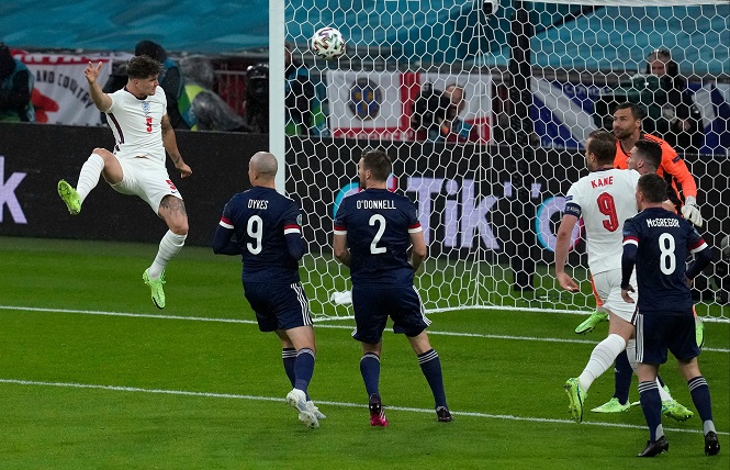 John Stones gây kinh ngạc về cú bật nhảy đánh đầu cho tuyển Anh
