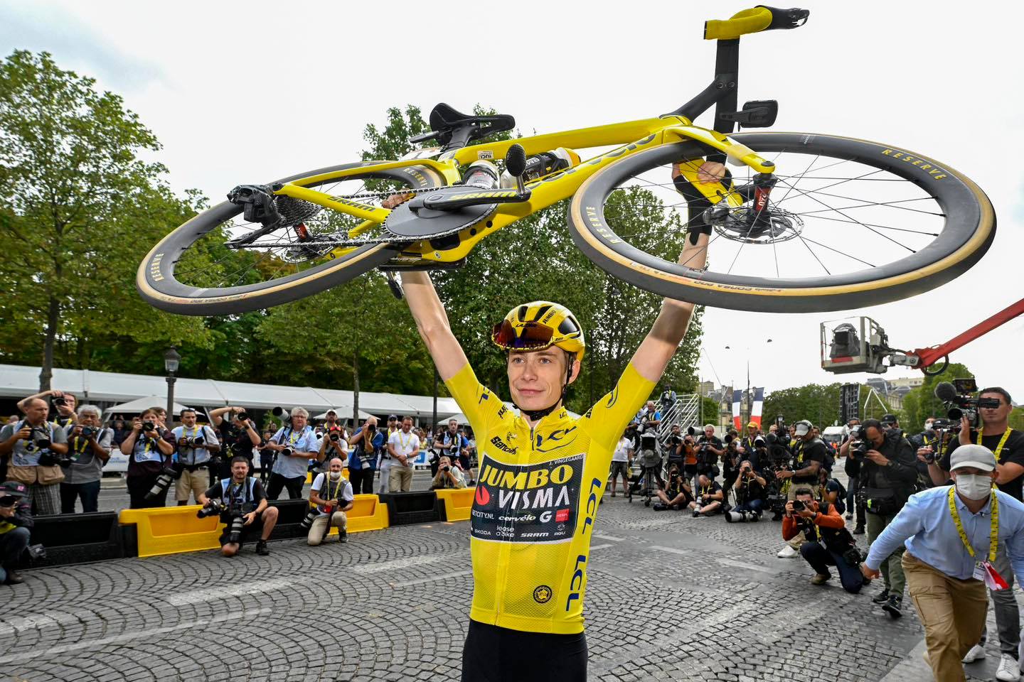 Cua-rơ Đan Mạch Jonas Vingegaard vô địch giải đua xe đạp Tour de France hai năm liên tiếp
