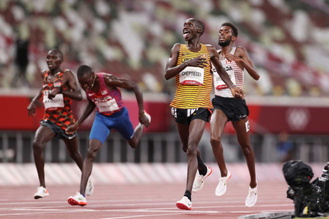Kỷ lục gia thế giới Joshua Cheptegei dễ dàng giành HCV 5000m nam Olympic Tokyo