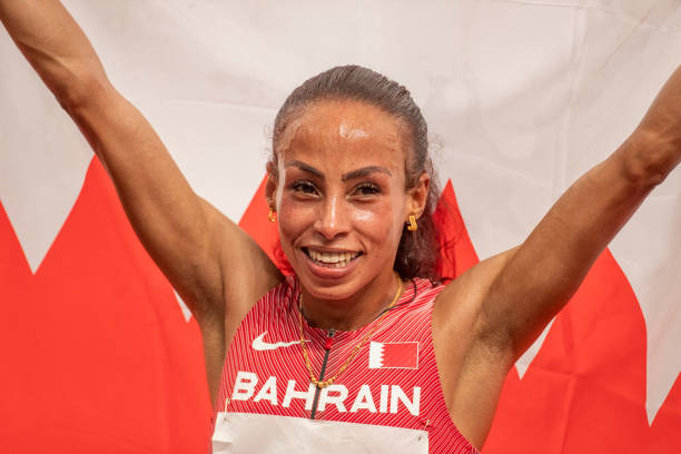 Á quân Olympic Tokyo phá kỷ lục thế giới chạy 10km nữ Á quân Olympic Tokyo phá kỷ lục thế giới chạy 10km nữ