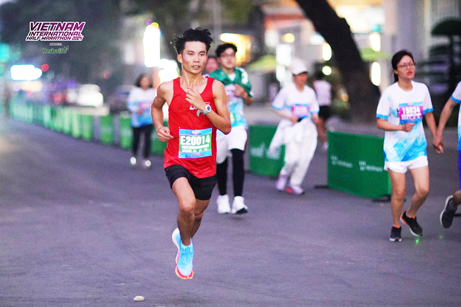 Chàng trai Lào hứa học tiếng Việt, hẹn ngày trở lại săn huy chương Giải Bán Marathon Quốc tế Việt Nam tài trợ bởi Herbalife