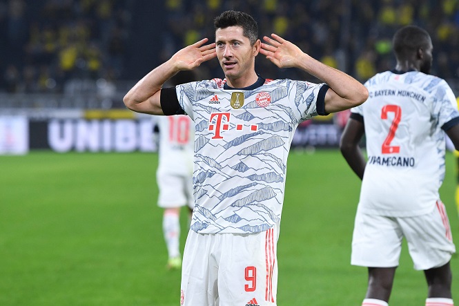 Lewandowski lập kỷ lục ghi bàn liên tiếp và đem Siêu Cúp về cho Bayern