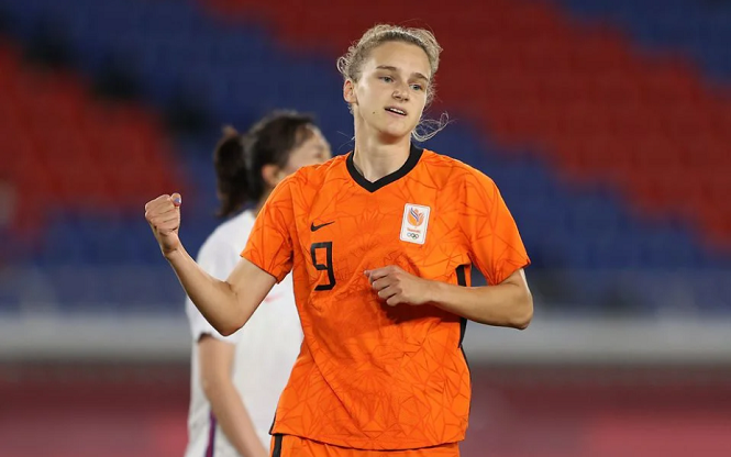 Tiền đạo H&agrave; Lan ph&aacute; kỷ lục ghi b&agrave;n ở Olympic của Christine Sinclair