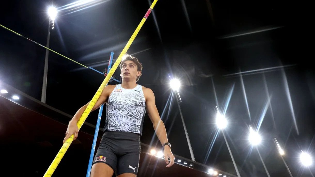 “Hoàng tử nhảy sào Thụy Điển” suýt phá kỷ lục thế giới, quán quân SEA Games đứng bục ấn tượng