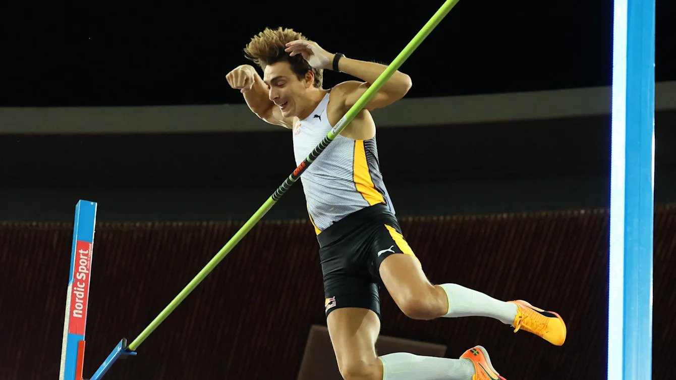 Mondo Duplantis phá kỷ lục thế giới nhảy sào lần thứ 7, thêm… 1cm để đi vào lịch sử Mondo Duplantis phá kỷ lục thế giới nhảy sào lần thứ 7, thêm… 1cm để đi vào lịch sử