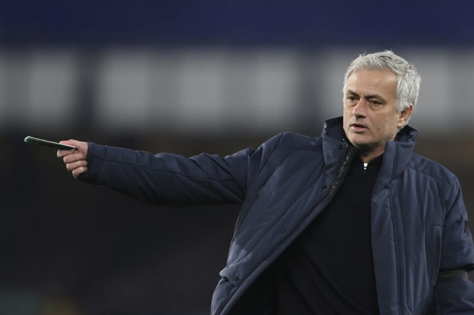 Mourinho vẫn nhận lương khủng ở Tottenham dù trở thành HLV Roma