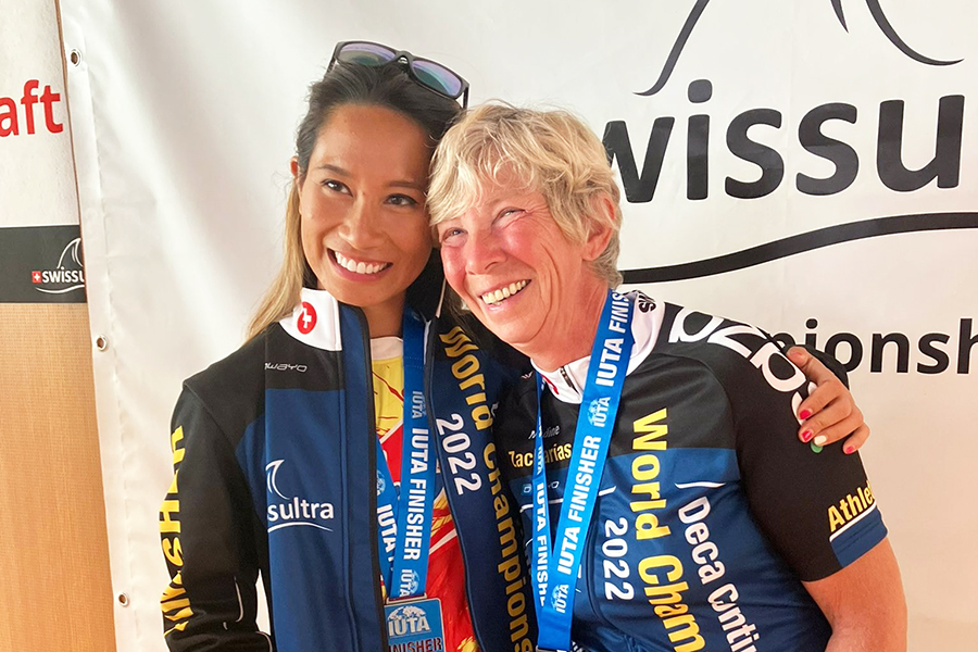 Bệnh nh&acirc;n ung thư 60 tuổi lập kỷ lục thế giới ho&agrave;n th&agrave;nh Deca Triathlon c&ugrave;ng &ldquo;si&ecirc;u nh&acirc;n&rdquo; Thanh Vũ
