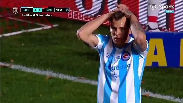 Tiền đạo Argentina có pha bỏ lỡ ghi bàn tồi tệ nhất năm 2021