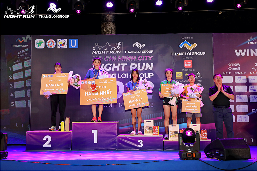Ho Chi Minh City Night Run Thang Loi Group 2022 vinh danh “những chân chạy bóng đêm” xuất sắc