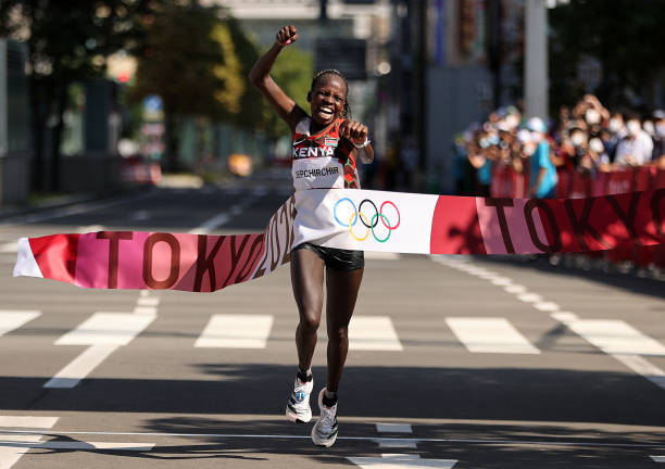 Peres Jepchirchir giúp Kenya nối dài chuỗi thống trị marathon nữ Olympic Peres Jepchirchir giúp Kenya nối dài chuỗi thống trị marathon nữ Olympic