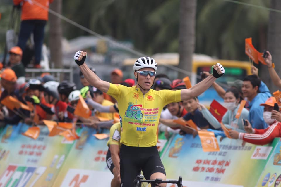 Đổ đèo siêu tốc độ, đương kim vô địch vẫn không thắng chặng 7 giải xe đạp HTV Cup 2023