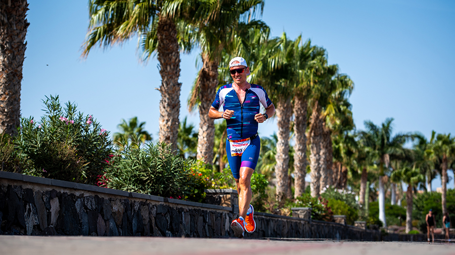Siêu VĐV triathlon thực hiện liên tục 60 cuộc bơi đạp chạy
