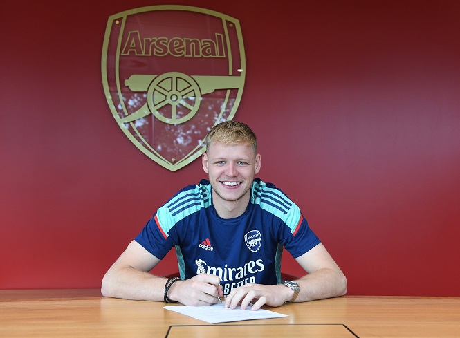 Arsenal mua xong thủ môn có 147 pha cứu thua ở mùa trước