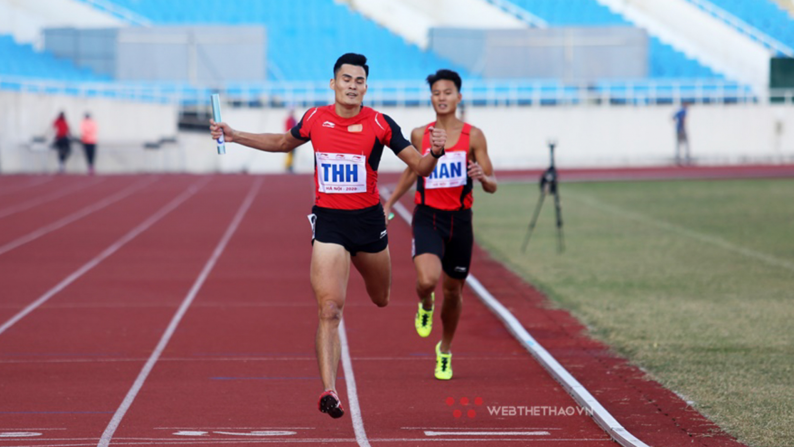Qu&aacute;ch C&ocirc;ng Lịch, Qu&aacute;ch Thị Lan v&agrave; Nguyễn Thị Oanh gặt v&agrave;ng trong ng&agrave;y đầu ti&ecirc;n giải điền kinh VĐQG 2020