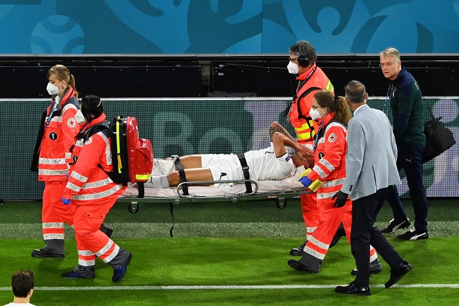 Italia ăn mừng không trọn vẹn với tin tồi tệ về Spinazzola