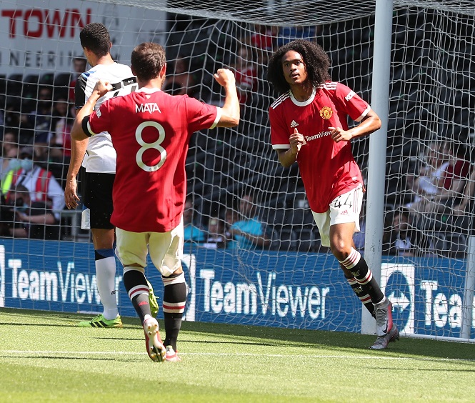 Tahith Chong ghi bàn thắng đầu tiên cho MU ở mùa giải mới