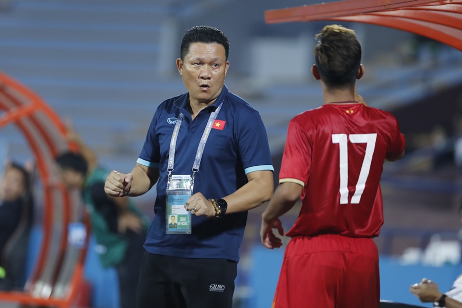HLV Nguyễn Quốc Tuấn chia sẻ bí quyết giúp U17 Việt Nam vượt mặt Thái Lan