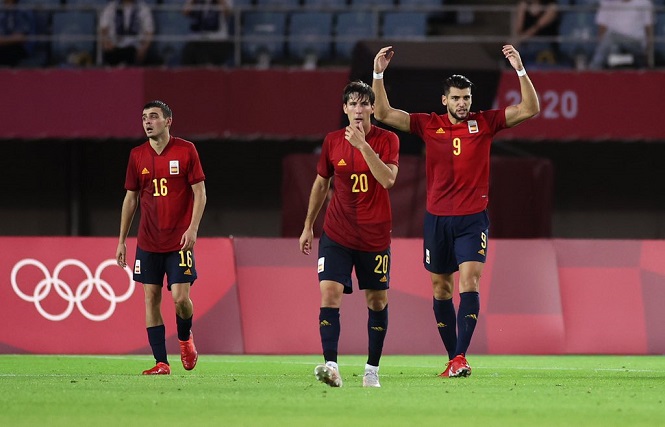 Tiền đạo U23 Tây Ban Nha ghi bàn sau 58 giây ở lần chạm bóng đầu tiên