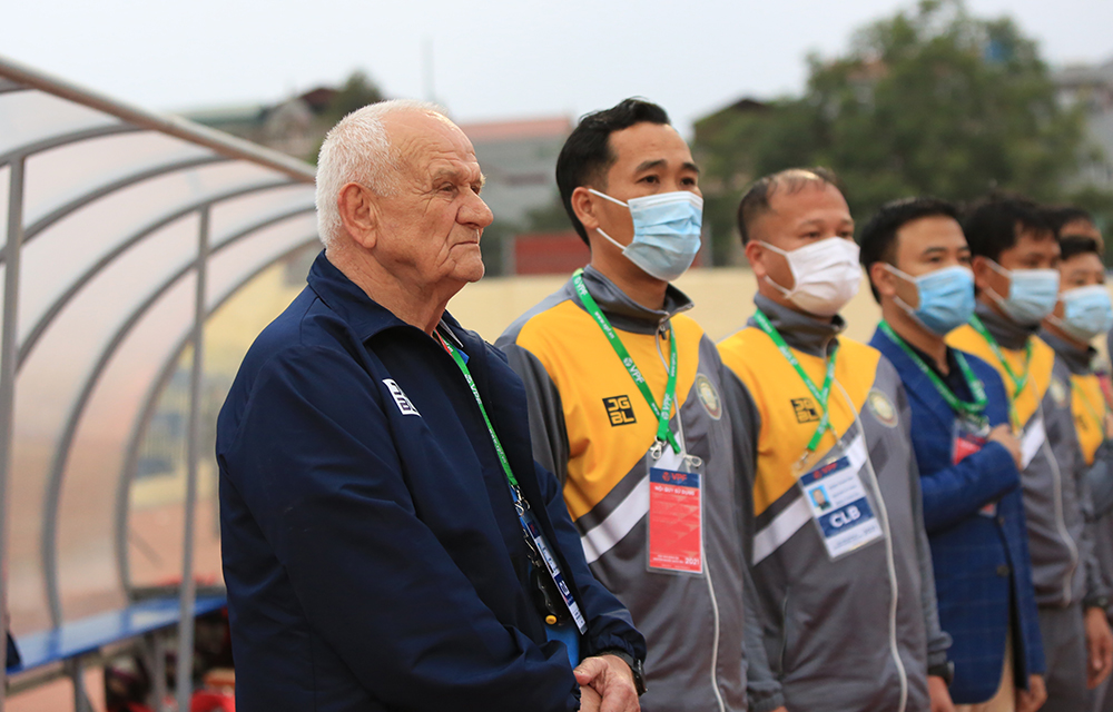 HLV Petrovic khen ngợi "hàng thải" của Nam Định