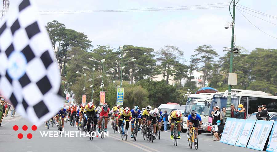 Chặng 5 giải xe đạp nữ Biwase 2021: Nguyễn Thị Thật giành lại áo xanh