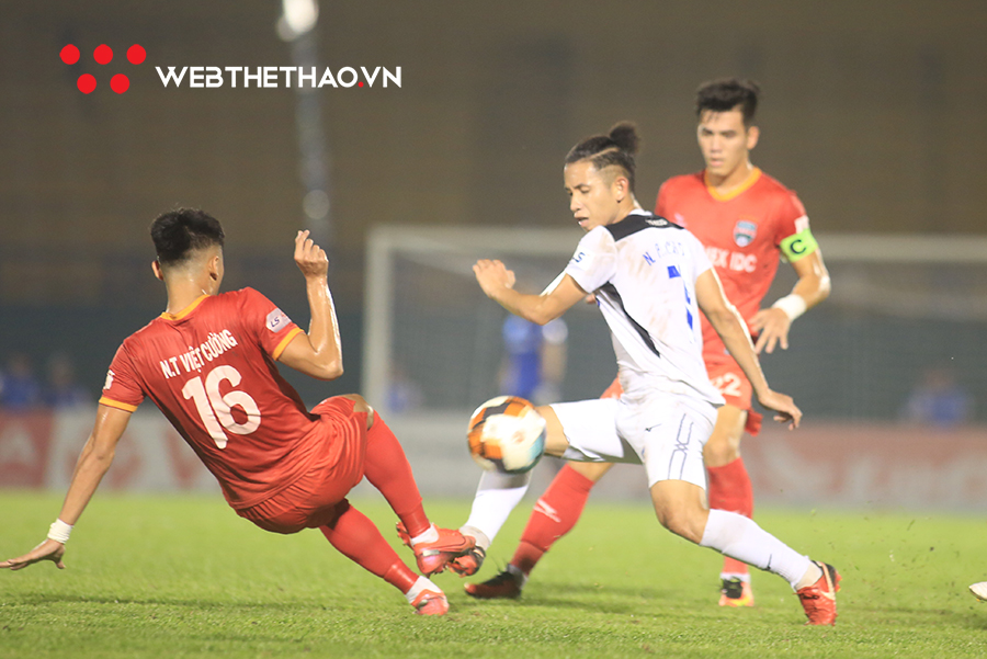 Tha thứ cầu thủ ném bóng vào mặt, Hồng Duy được đề cử giải Fair-play