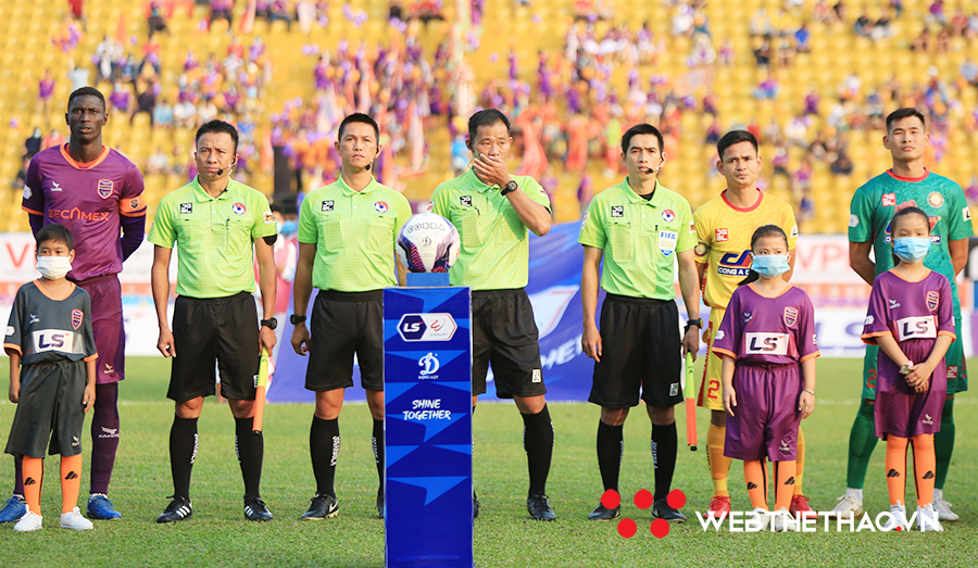 Nhìn thẳng công tác trọng tài V.League 2021: Còn nhiều hạn chế!