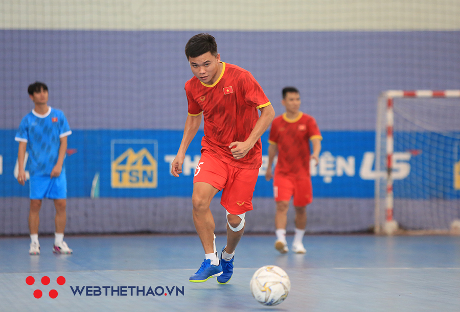 ĐT Việt Nam bay lúc nửa đêm “săn” vé dự World Cup
