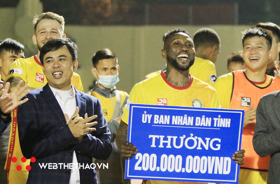 Lãnh đạo CLB Thanh Hóa: Samson ở lại hết mùa, khuyến khích kiện lên FIFA