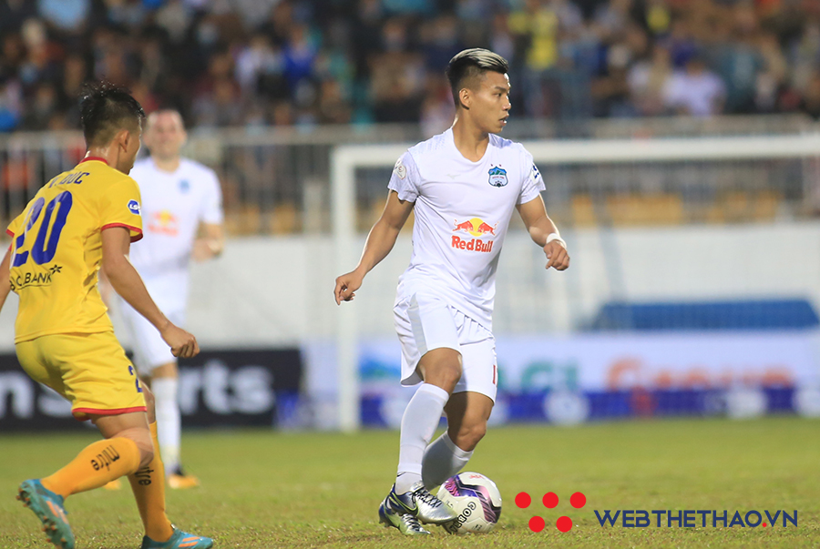 Gia Lai có hai ca nghi nhiễm COVID-19, hoãn trận HAGL vs Bình Định