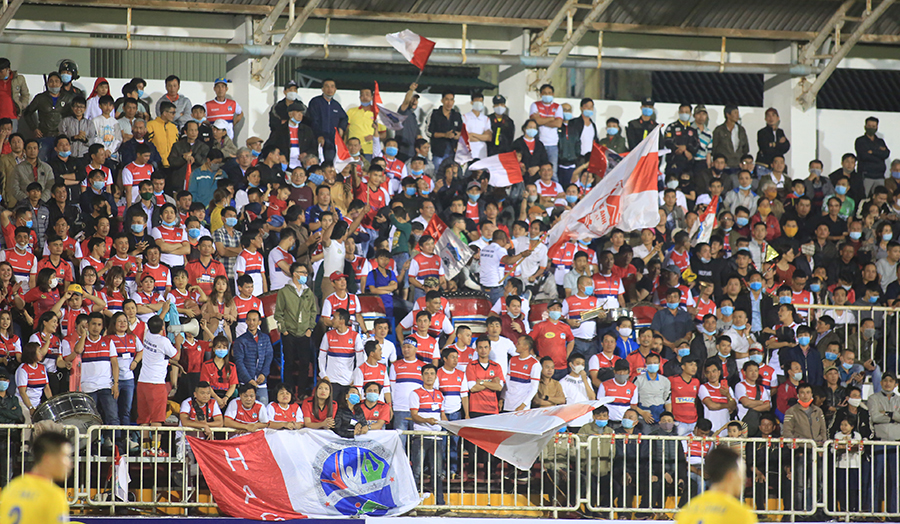 V.League 2021 trở lại và tín hiệu tích cực từ khán đài