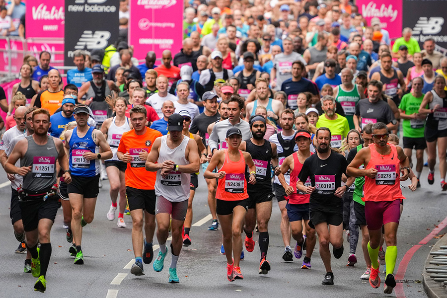 Giải bán marathon 12.000 người diễn ra giữa mùa dịch COVID-19 Giải bán marathon 12.000 người diễn ra giữa mùa dịch COVID-19