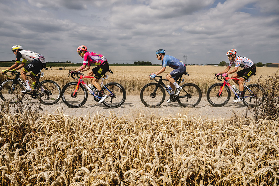 Nhà vô địch giải đua xe đạp Tour de France 2022 bỏ túi bao nhiêu tiền thưởng?