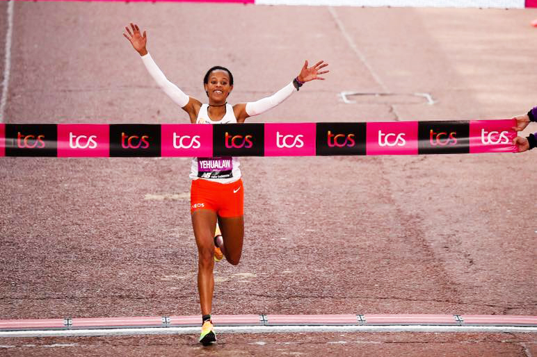 Cô gái Ethiopia trẻ nhất lịch sử London Marathon đăng quang ngay lần đầu tham dự Cô gái Ethiopia trẻ nhất lịch sử London Marathon đăng quang ngay lần đầu tham dự