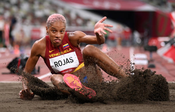 Cô gái xứ sở hoa hậu khóc nấc khi phá kỷ lục thế giới nhảy ba bước tại Olympic Tokyo Cô gái xứ sở hoa hậu khóc nấc khi phá kỷ lục thế giới nhảy ba bước tại Olympic Tokyo