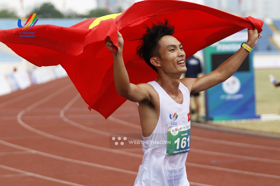 Khoảnh khắc giành HCV marathon nam SEA Games 31 lịch sử của Hoàng Nguyên Thanh