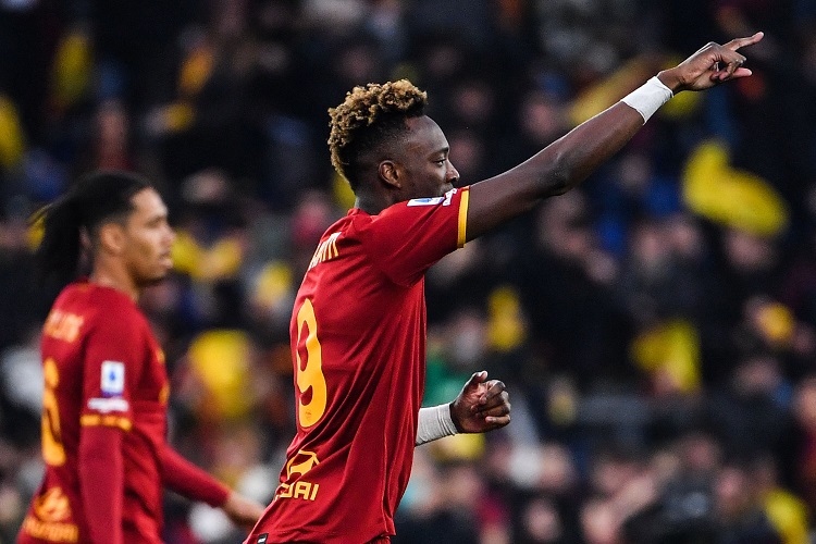 Cựu tiền đạo Chelsea phá kỷ lục ghi bàn của Batistuta cho AS Roma