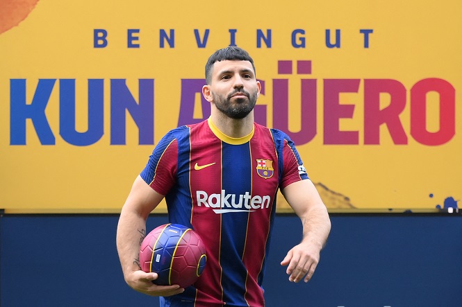 Barca chưa hết buồn về Messi lại nhận thêm cú sốc từ Aguero