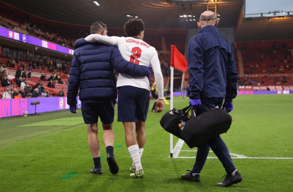 Alexander-Arnold g&acirc;y lo ngại cho tuyển Anh trước Euro 2021