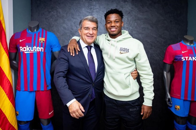 Barca lại r&agrave;ng buộc sao trẻ Ansu Fati bằng 1 tỷ euro