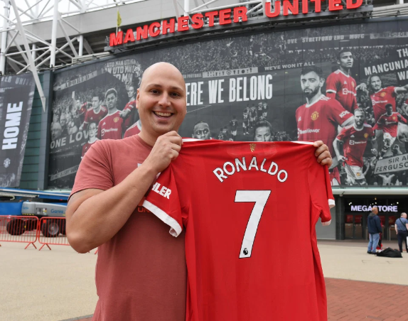 Ronaldo phá kỷ lục bán áo đấu sau khi MU công bố số áo Ronaldo phá kỷ lục bán áo đấu sau khi MU công bố số áo