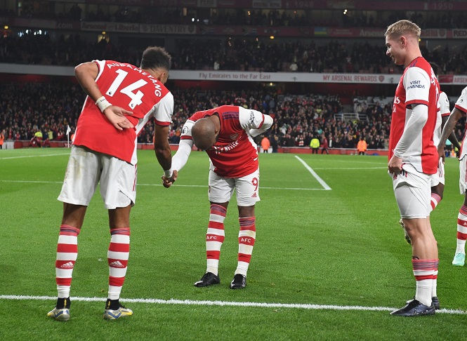 Arsenal cho MU “ngửi khói” ở Ngoại hạng Anh kể từ tháng 9