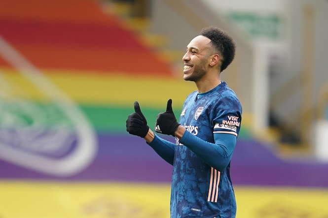 Aubameyang cùng Arsenal ghi bàn độc đáo trước Burnley