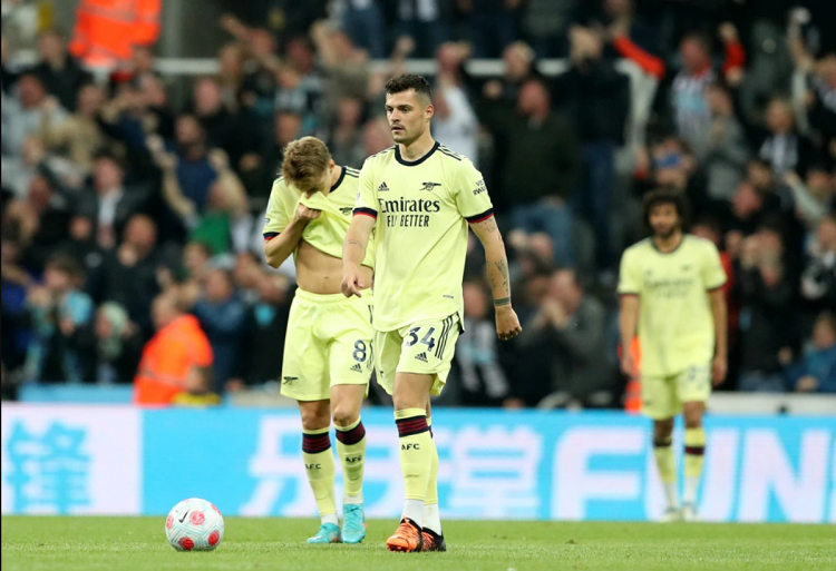 Arsenal mất quyền tự định đoạt số phận Top 4 sau khi thua liên tiếp